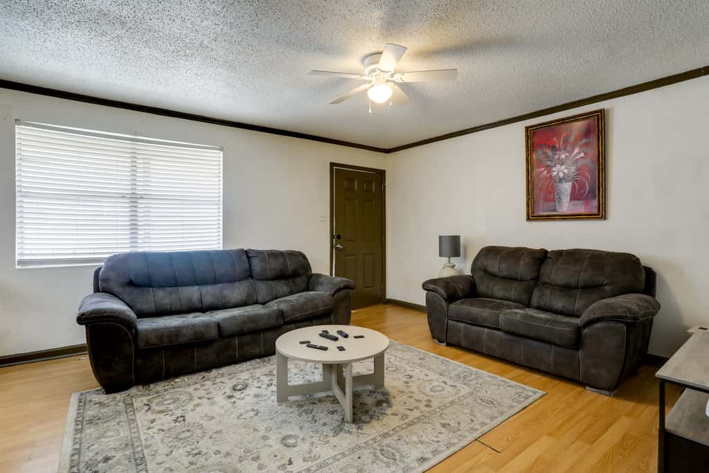 Walk to LSU Campus & Bars! Condo w/ Community Pool