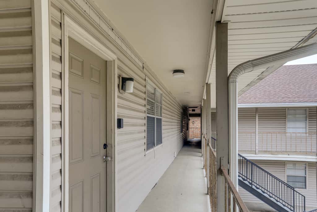 Walk to LSU Campus & Bars! Condo w/ Community Pool