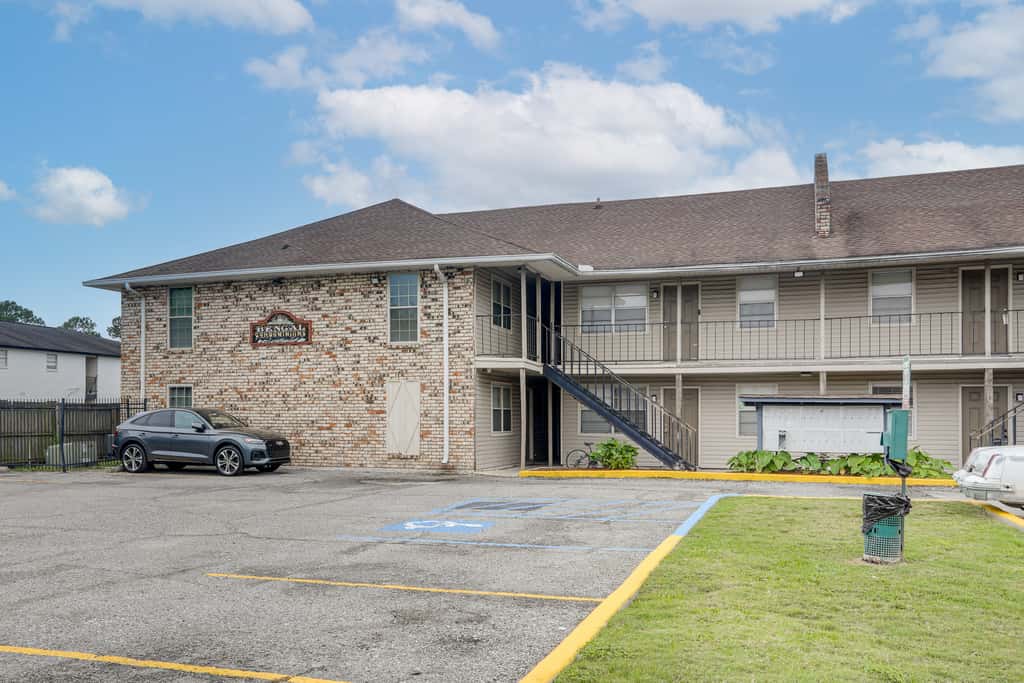 Walk to LSU Campus & Bars! Condo w/ Community Pool