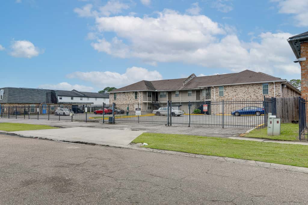 Walk to LSU Campus & Bars! Condo w/ Community Pool