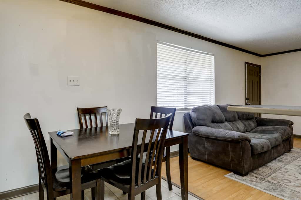 Walk to LSU Campus & Bars! Condo w/ Community Pool