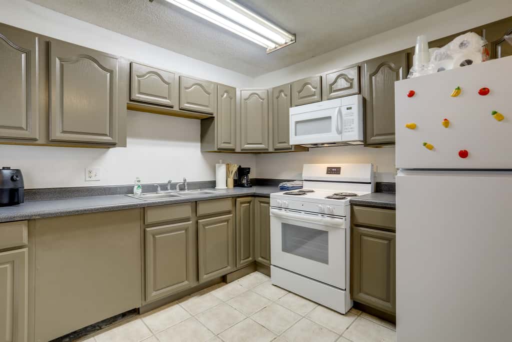 Walk to LSU Campus & Bars! Condo w/ Community Pool