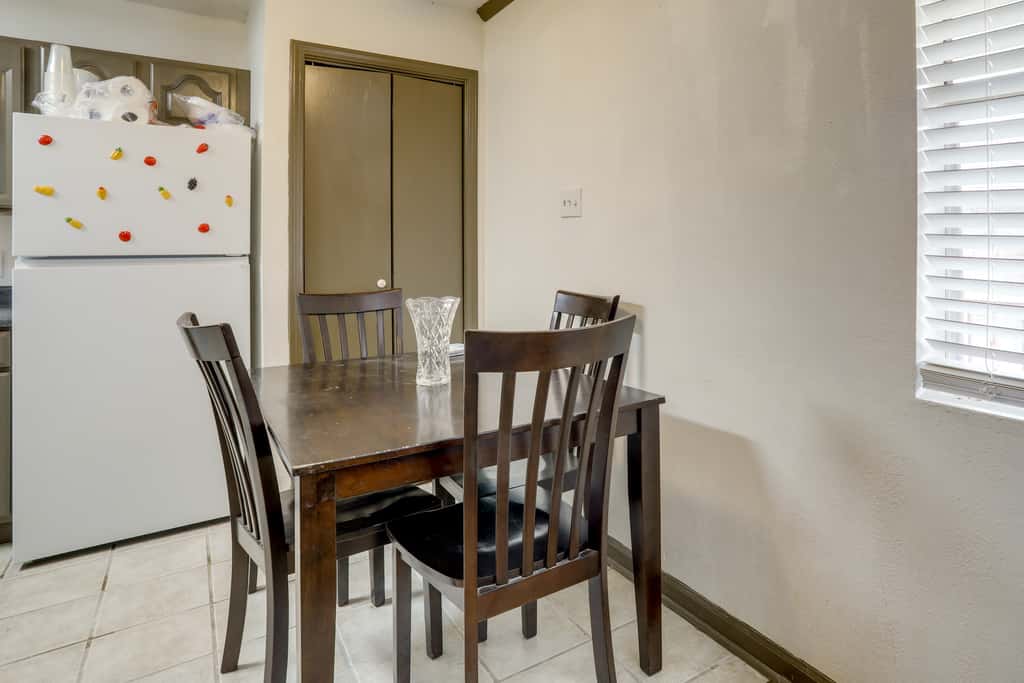 Walk to LSU Campus & Bars! Condo w/ Community Pool