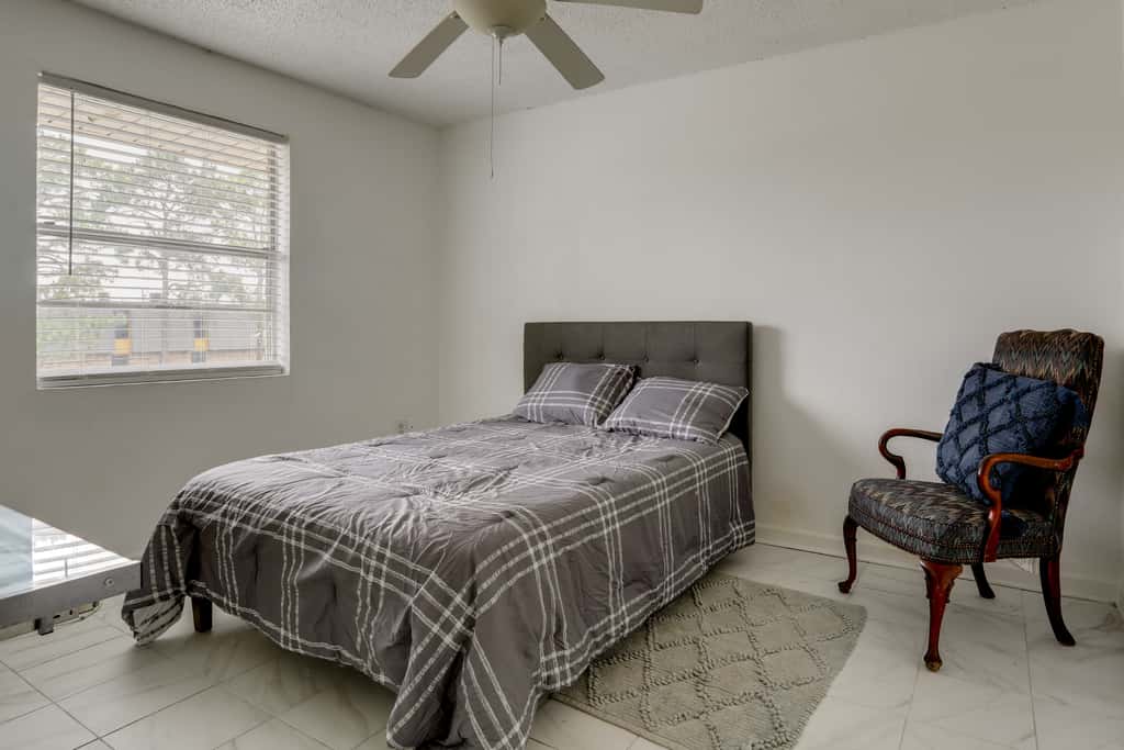 Walk to LSU Campus & Bars! Condo w/ Community Pool