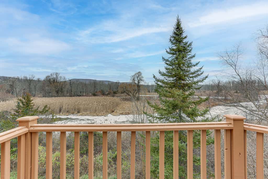 Spacious Condo w/ View < 1 Mi to Mtn Creek Resort!