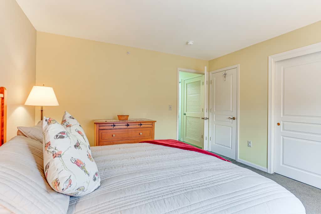 Spacious Condo w/ View < 1 Mi to Mtn Creek Resort!