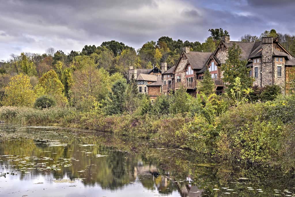 Spacious Condo w/ View < 1 Mi to Mtn Creek Resort!