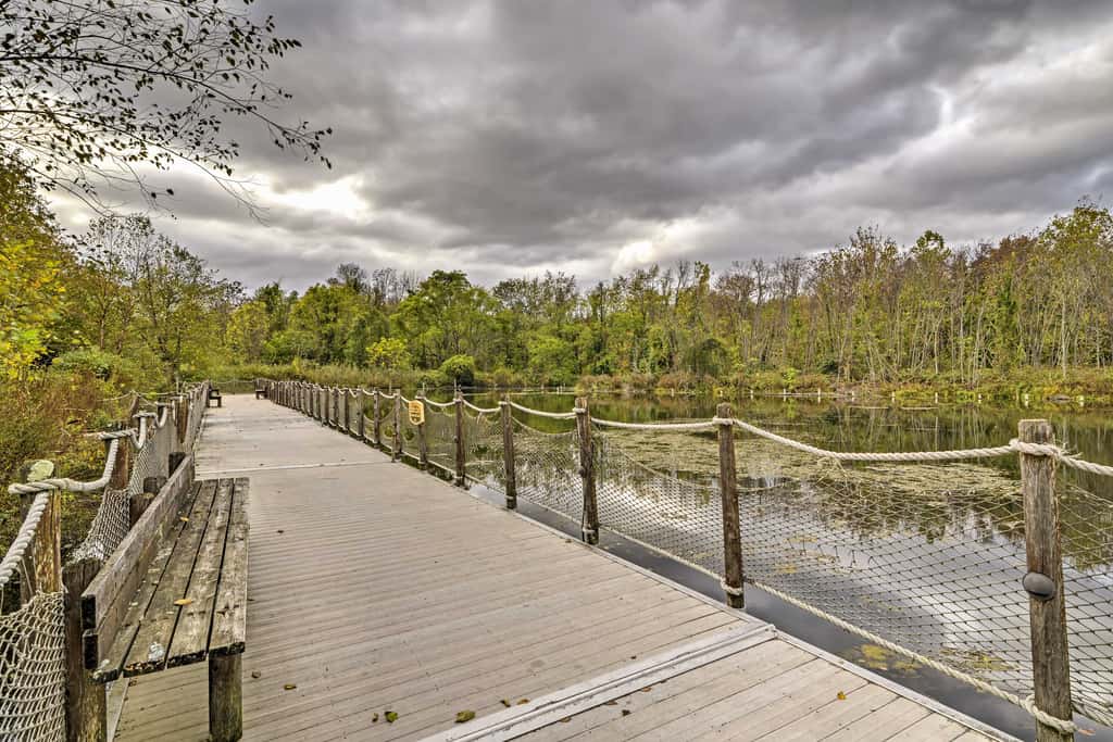 Spacious Condo w/ View < 1 Mi to Mtn Creek Resort!
