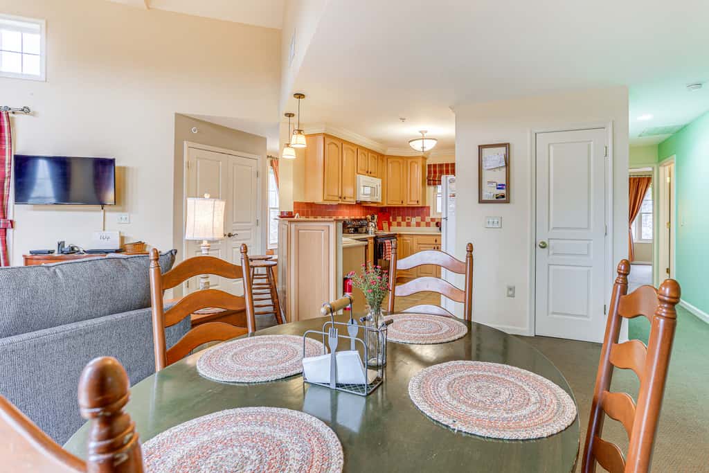 Spacious Condo w/ View < 1 Mi to Mtn Creek Resort!