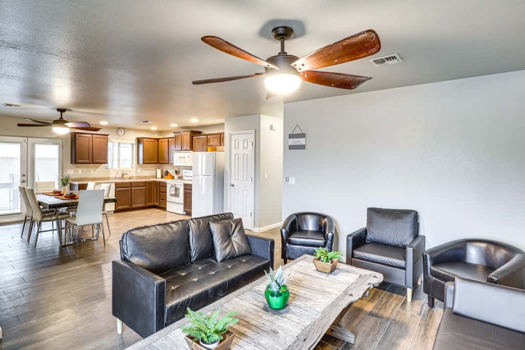 Fire Pit + Covered Patio: Bullhead City Escape!