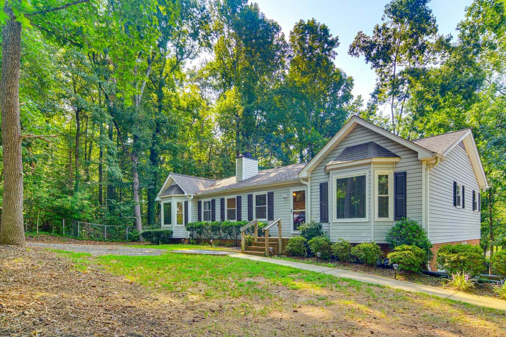 Private Yard & Deck: High Point Home Base!