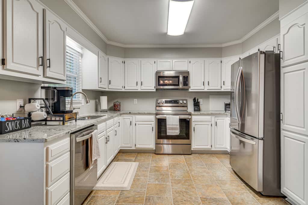 Private Yard & Deck: High Point Home Base!