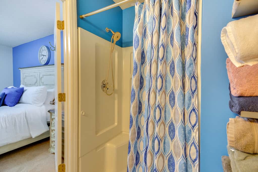 9 Mi to UNCG & Dtwn: Suburban Family Condo