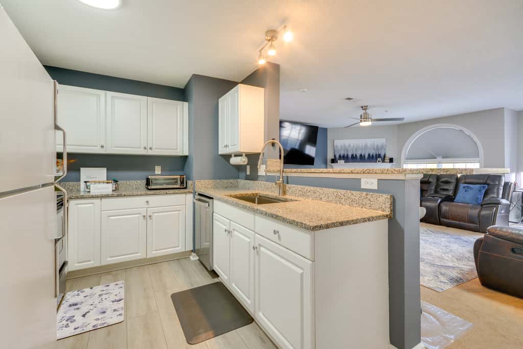 9 Mi to UNCG & Dtwn: Suburban Family Condo
