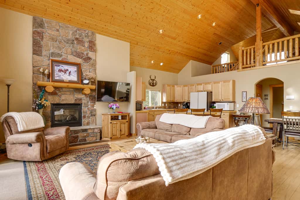 Fairplay Cabin w/ Mtn Views - 24 Mi to Breck!