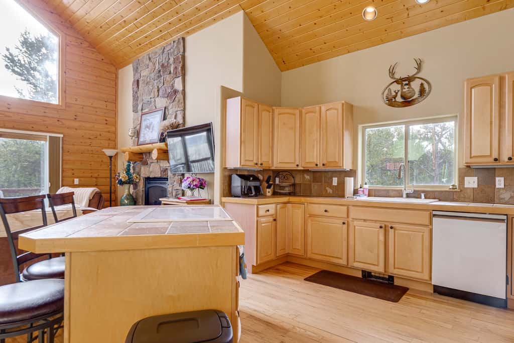 Fairplay Cabin w/ Mtn Views - 24 Mi to Breck!