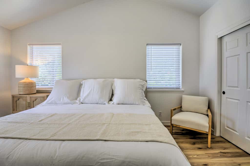 Close to Parks & Brews: Sunny Grants Pass Apt!