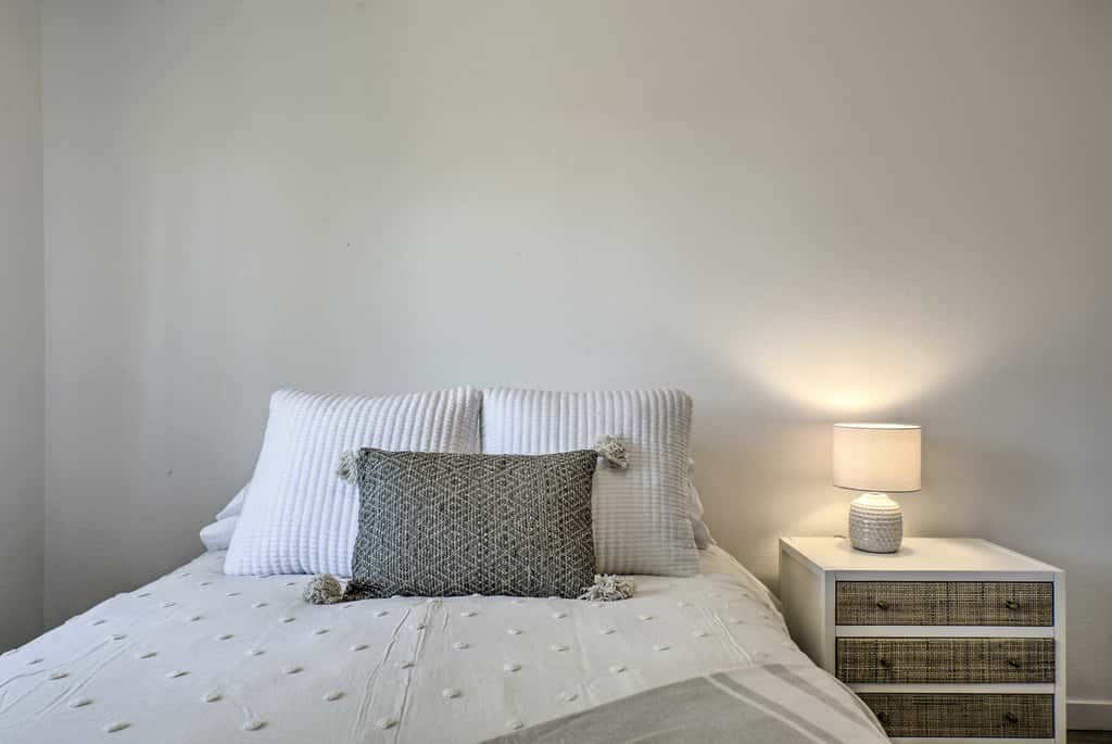 Close to Parks & Brews: Sunny Grants Pass Apt!