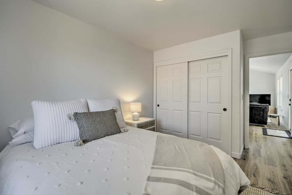 Close to Parks & Brews: Sunny Grants Pass Apt!