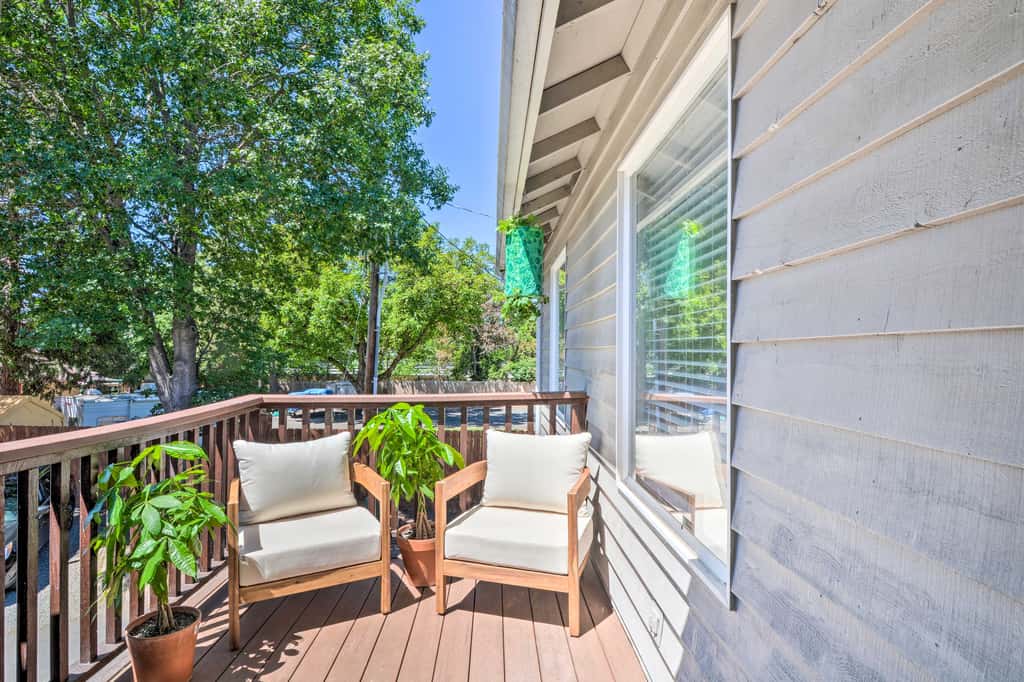 Close to Parks & Brews: Sunny Grants Pass Apt!