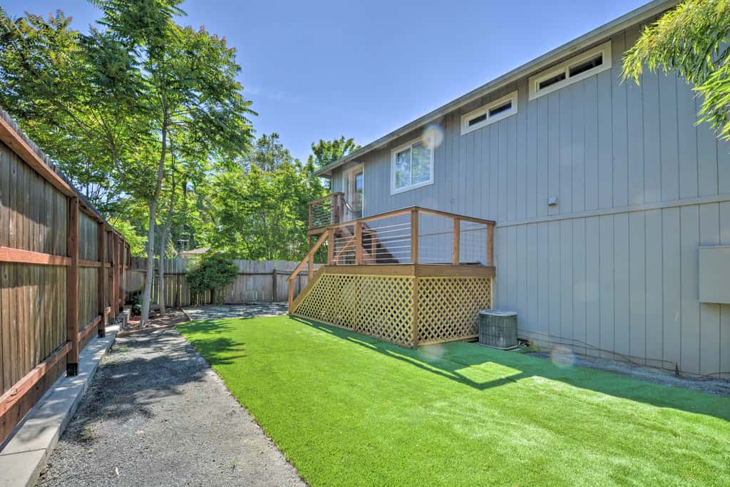 Close to Parks & Brews: Sunny Grants Pass Apt!