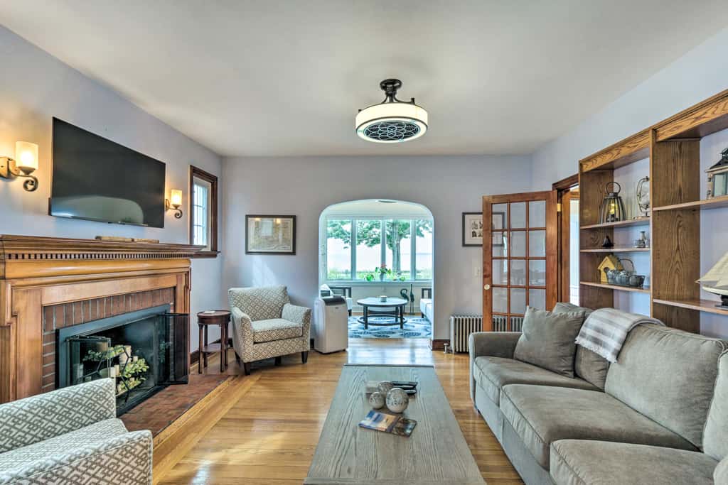 Walkable New Haven Retreat w/ Ocean Views!