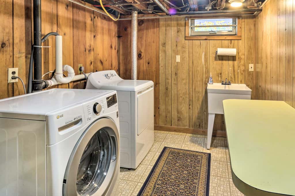 Walkable New Haven Retreat w/ Ocean Views!