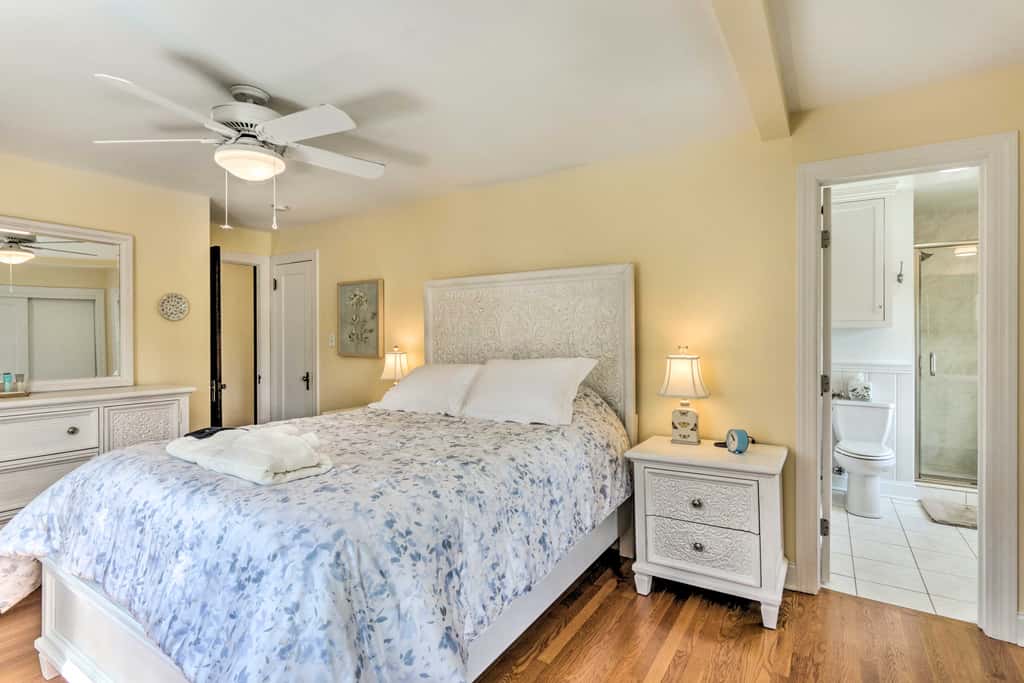 Walkable New Haven Retreat w/ Ocean Views!