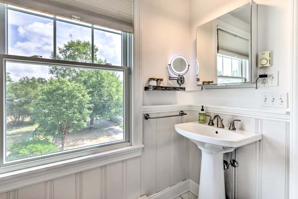 Walkable New Haven Retreat w/ Ocean Views!