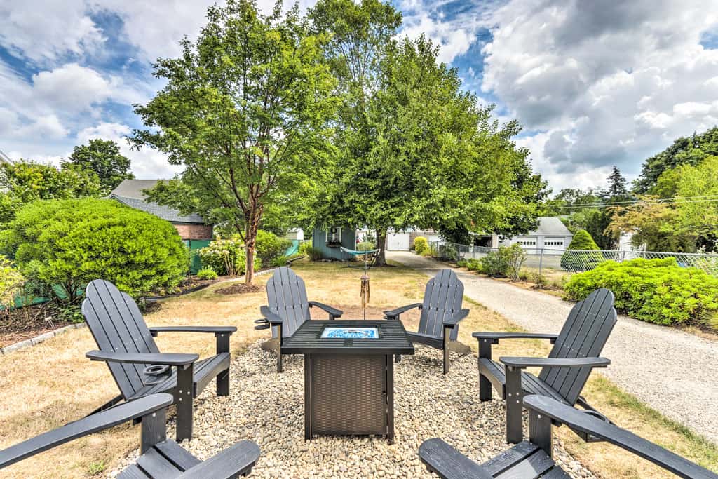 Walkable New Haven Retreat w/ Ocean Views!
