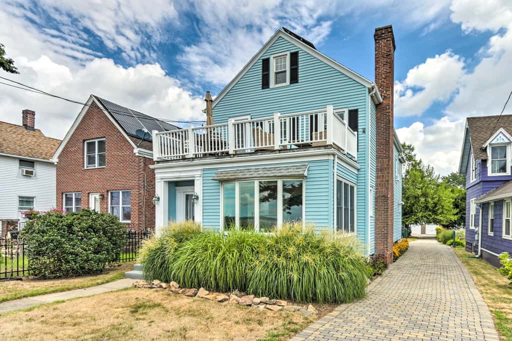 Walkable New Haven Retreat w/ Ocean Views!