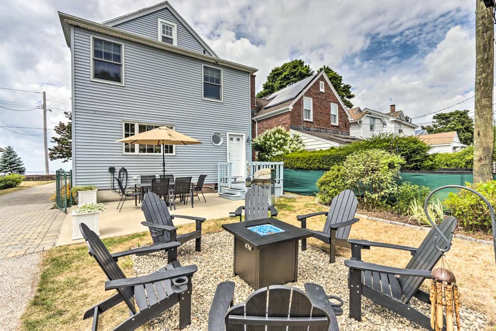 Walkable New Haven Retreat w/ Ocean Views!