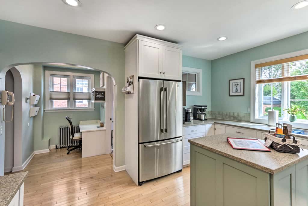 Walkable New Haven Retreat w/ Ocean Views!