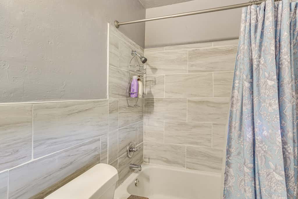 Dog-Friendly Extended Stay, 3 Mi to Dtwn OKC!
