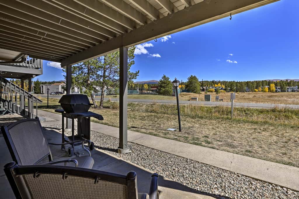 Eat, Sleep, Ski! Rustic Mtn Condo: WiFi,TV, HotTub