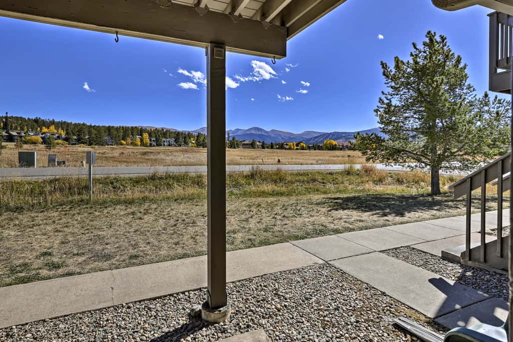 Eat, Sleep, Ski! Rustic Mtn Condo: WiFi,TV, HotTub