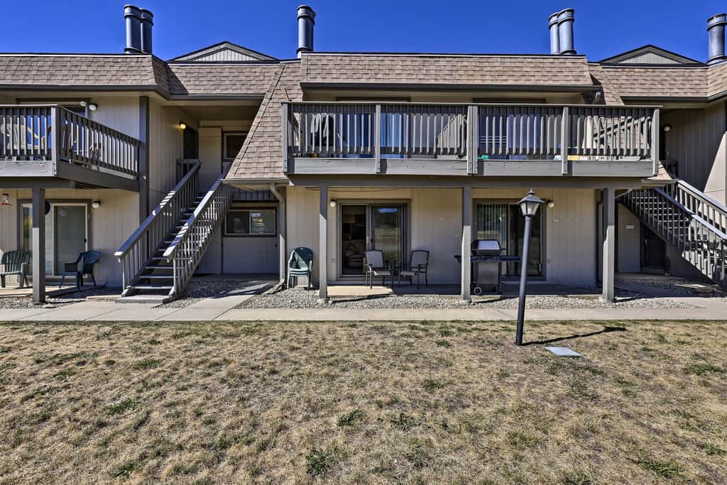 Eat, Sleep, Ski! Rustic Mtn Condo: WiFi,TV, HotTub