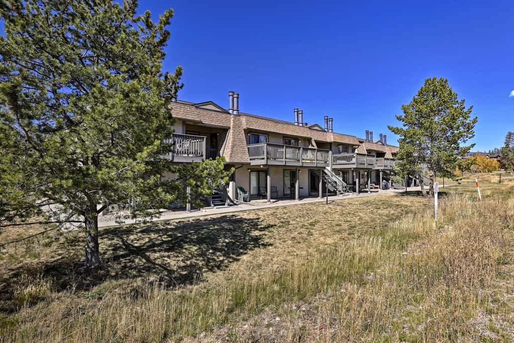 Eat, Sleep, Ski! Rustic Mtn Condo: WiFi,TV, HotTub