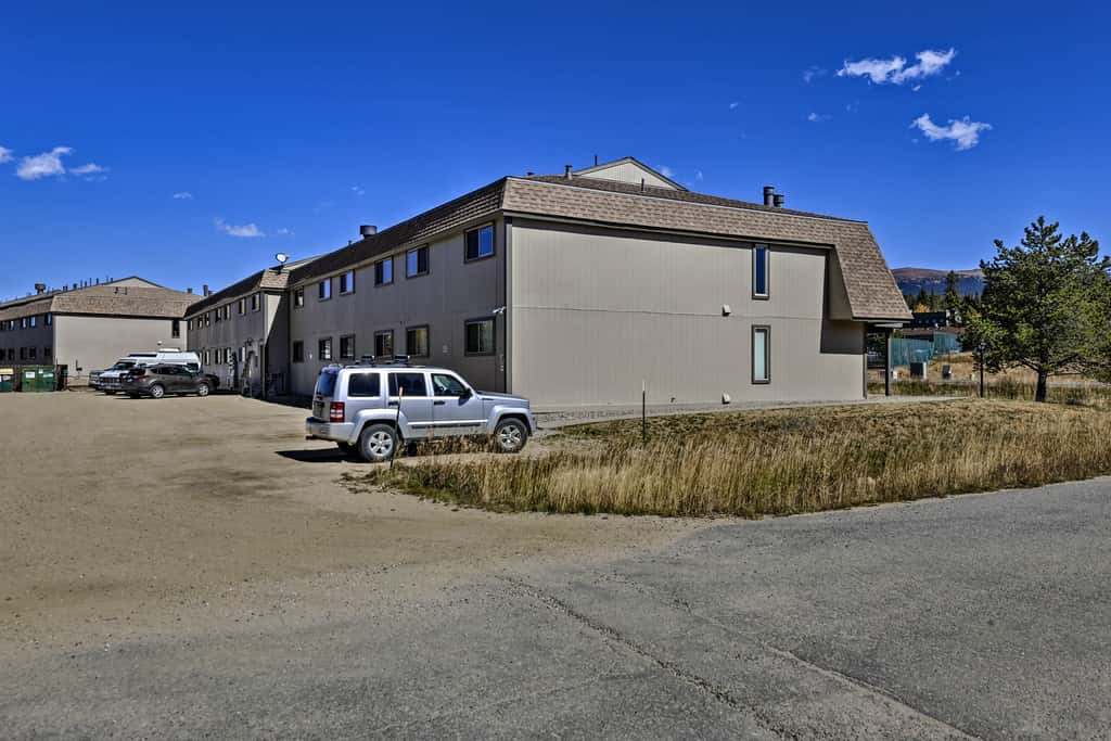 Eat, Sleep, Ski! Rustic Mtn Condo: WiFi,TV, HotTub