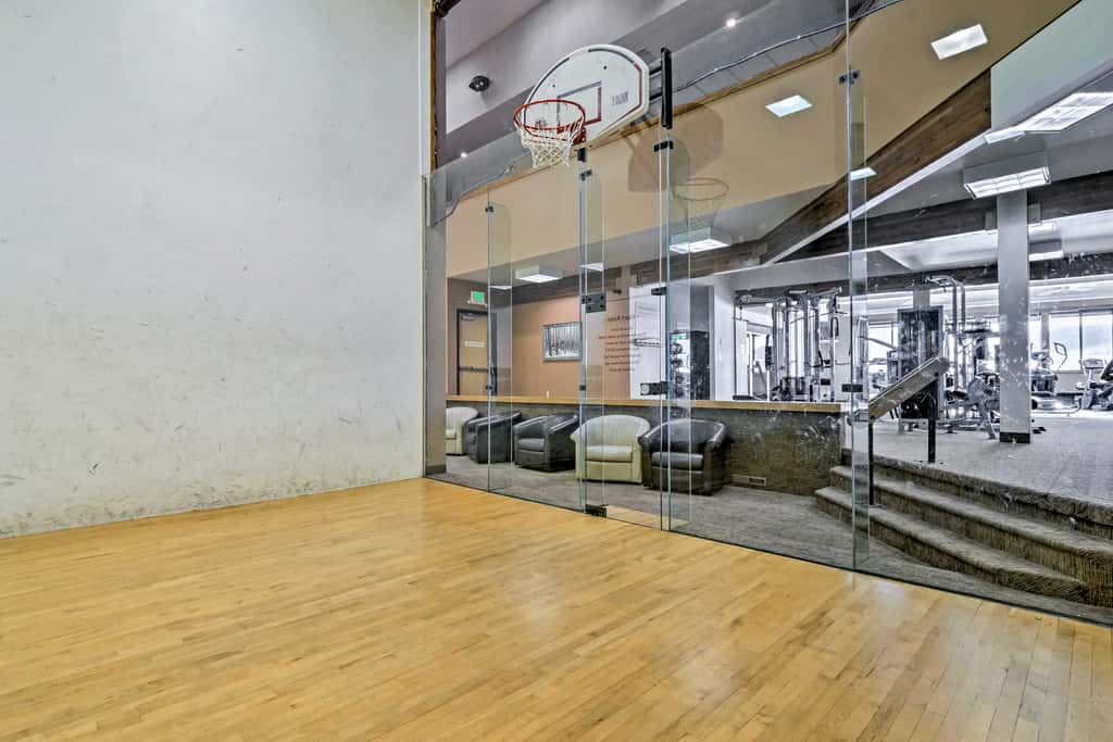 Eat, Sleep, Ski! Rustic Mtn Condo: WiFi,TV, HotTub