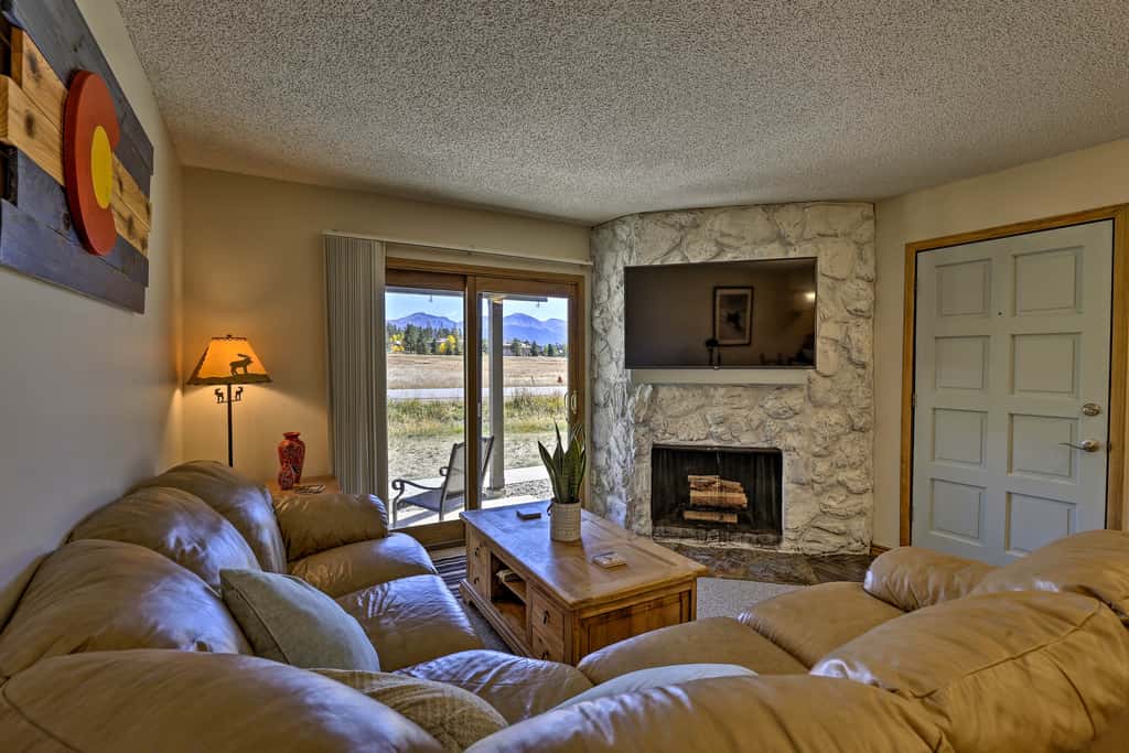 Eat, Sleep, Ski! Rustic Mtn Condo: WiFi,TV, HotTub