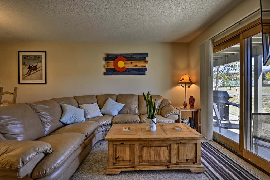 Eat, Sleep, Ski! Rustic Mtn Condo: WiFi,TV, HotTub