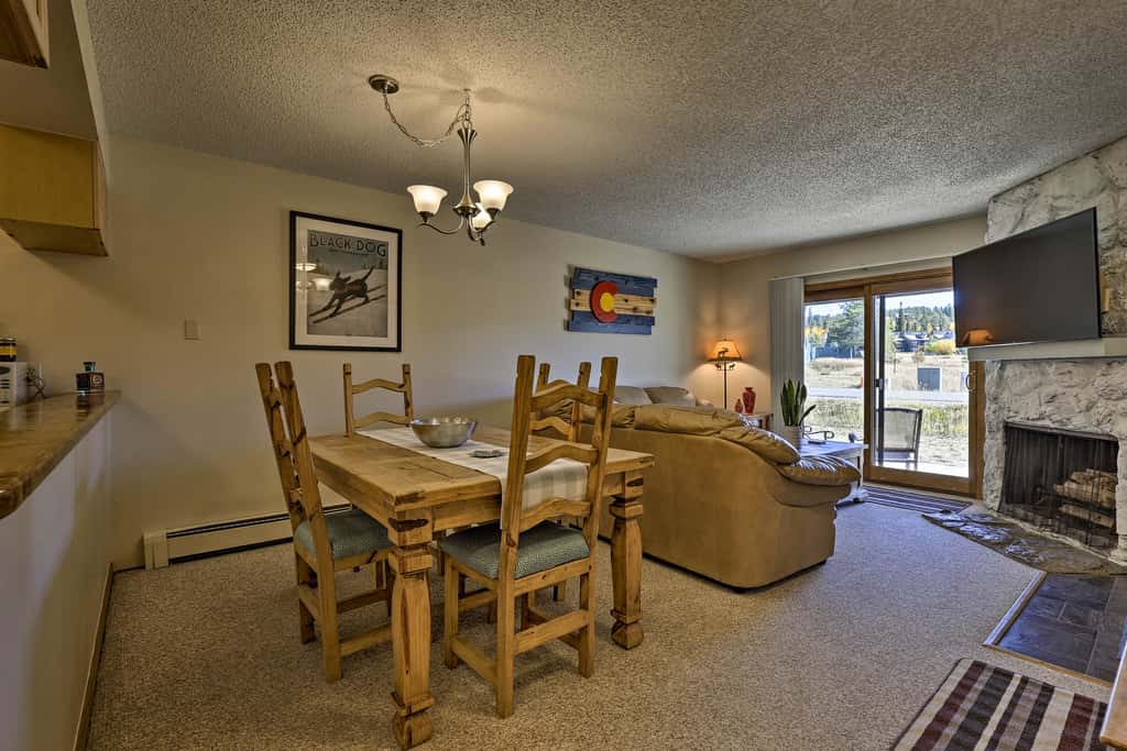 Eat, Sleep, Ski! Rustic Mtn Condo: WiFi,TV, HotTub