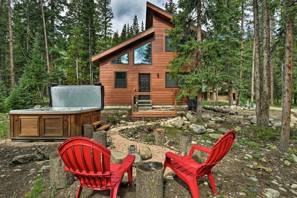 5 Mi to Ski Resort: Mtn-View Breck Home w/ Hot Tub
