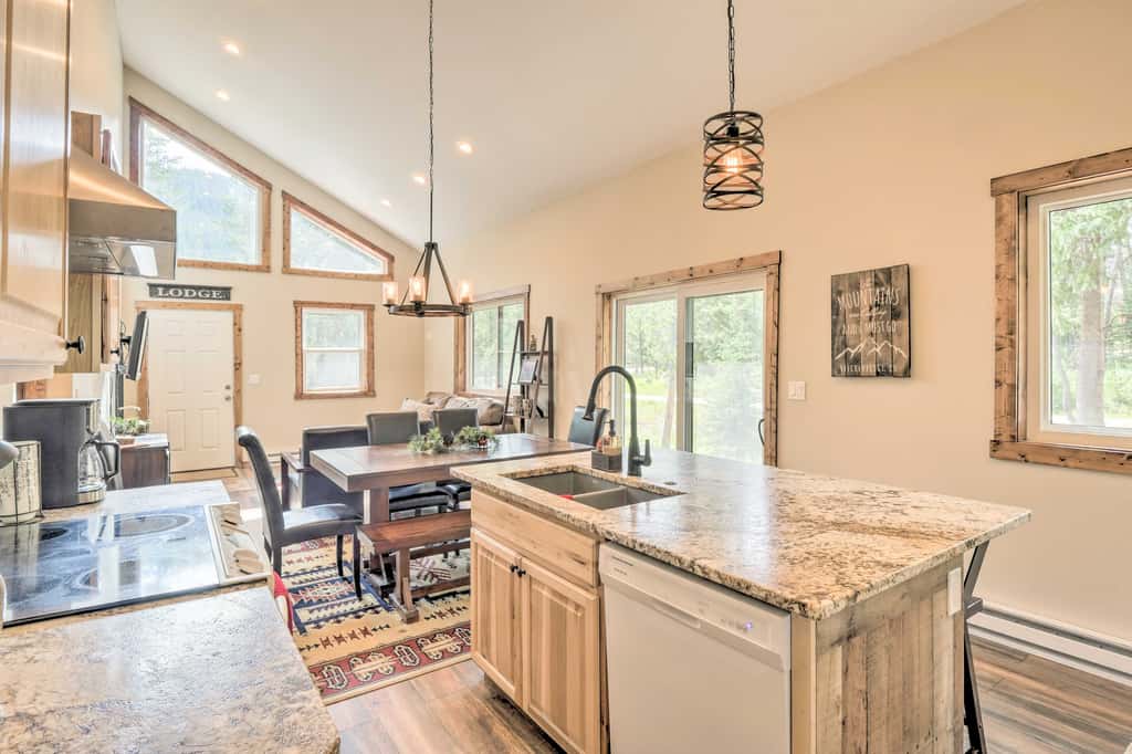 5 Mi to Ski Resort: Mtn-View Breck Home w/ Hot Tub