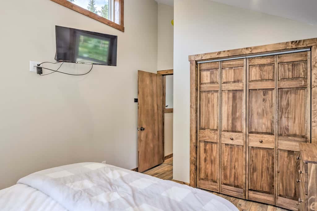 5 Mi to Ski Resort: Mtn-View Breck Home w/ Hot Tub