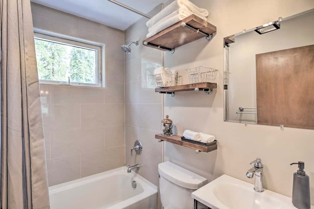 5 Mi to Ski Resort: Mtn-View Breck Home w/ Hot Tub