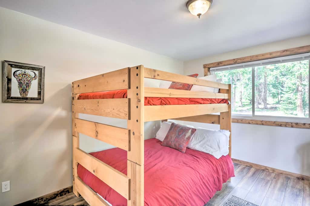 5 Mi to Ski Resort: Mtn-View Breck Home w/ Hot Tub