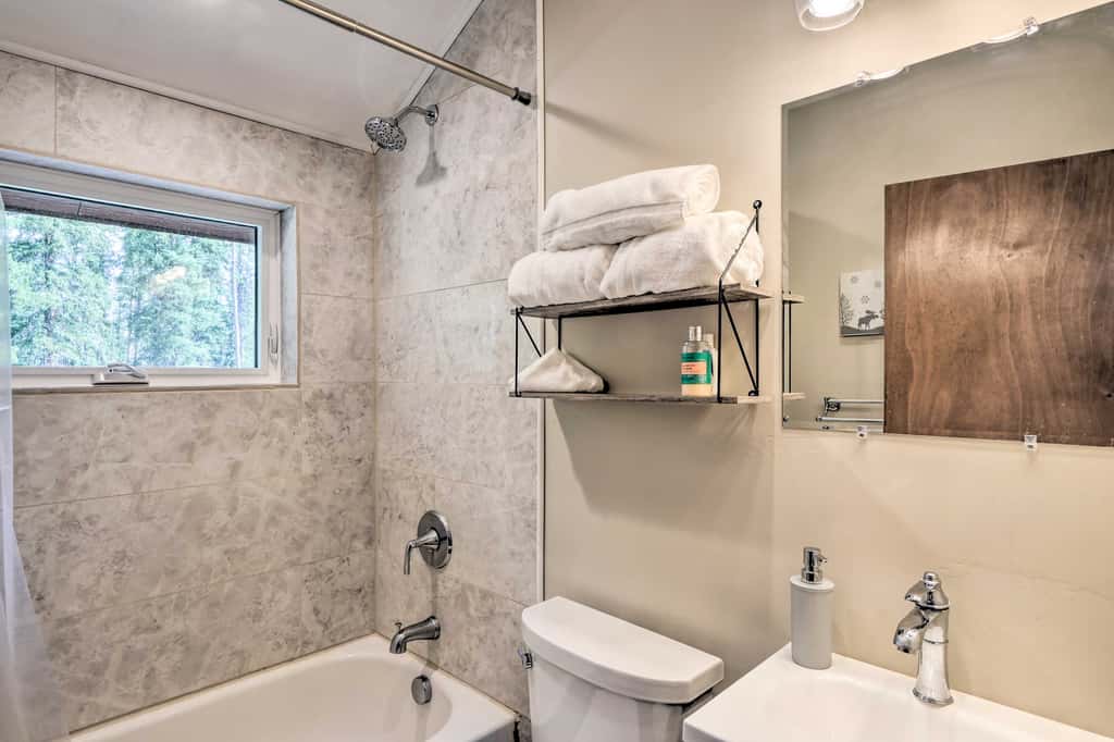 5 Mi to Ski Resort: Mtn-View Breck Home w/ Hot Tub
