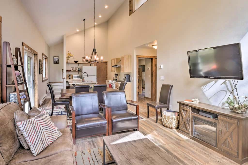 5 Mi to Ski Resort: Mtn-View Breck Home w/ Hot Tub